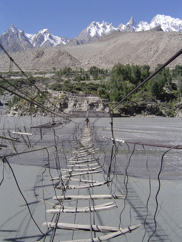Pavel-Dvorak Vzdusny Most Pres Hunzu.Karakoram